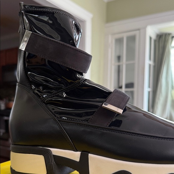 iRi Black Patent Leather Ankle Boots - Picture 2 of 5